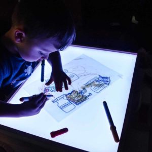 caja de luz montessori